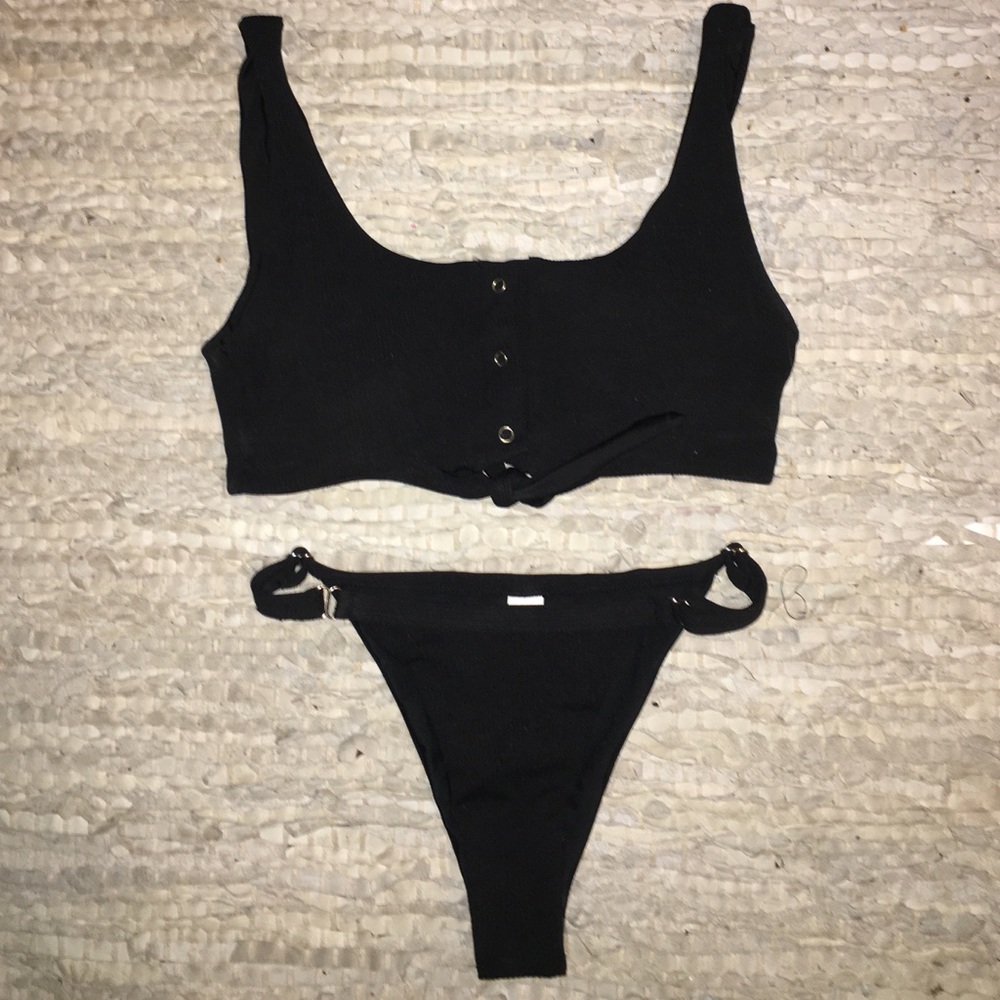 Romwe Adjustable Black Bottom